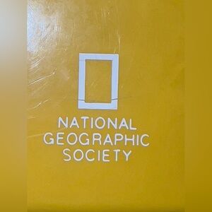 Vintage 1978 National Geographic kit. Complete great condition. No scribbles.